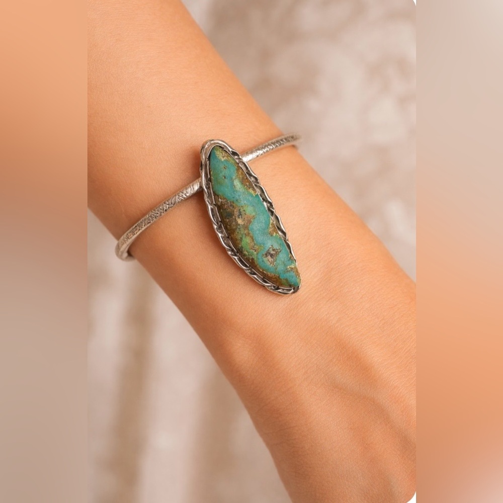 Vintage Native American-style Navajo Turquoise Sterling Silver Cuff Bracelet